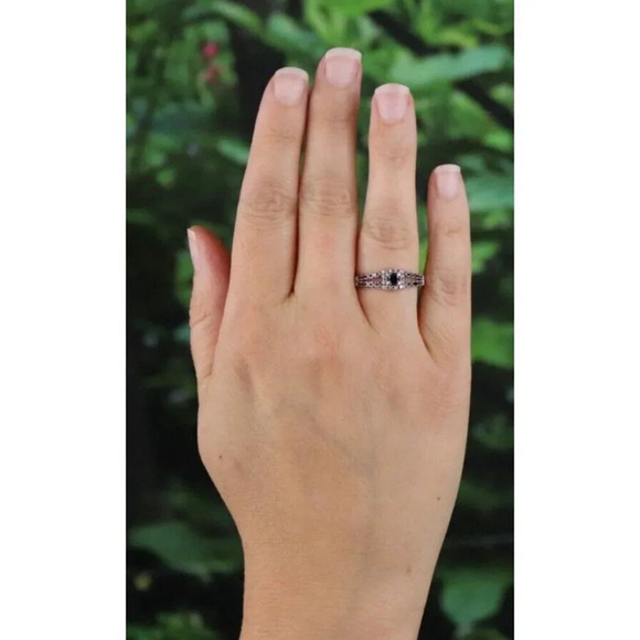 10k White Gold Black and White Diamond Ring 7 3/4 - Picture 2 of 7